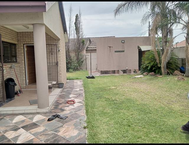 4 BEDROOM FREEHOLD FOR SALE IN RYNSOORD